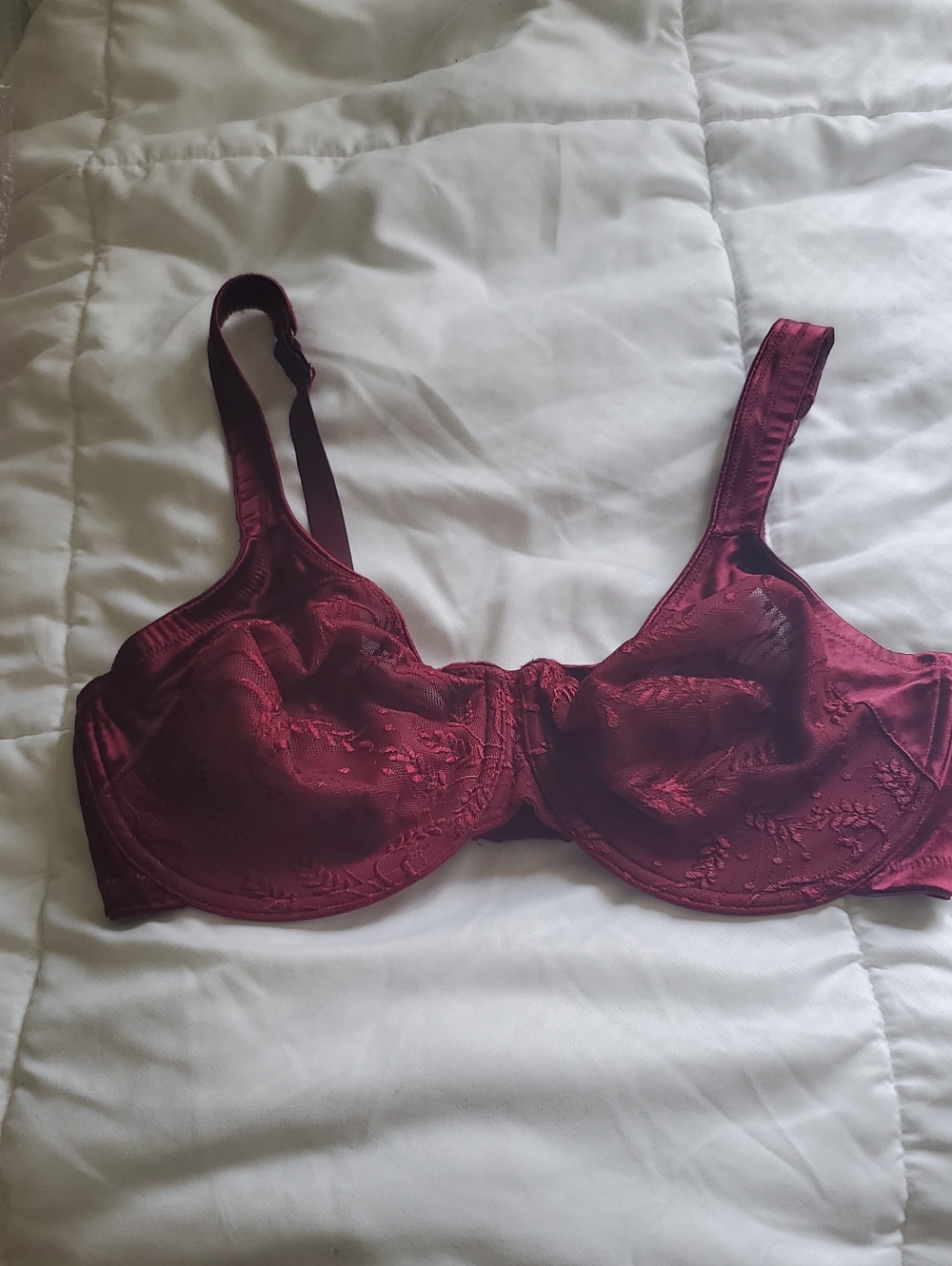 Vanity Fair Burgundy Lace Underwire Bra